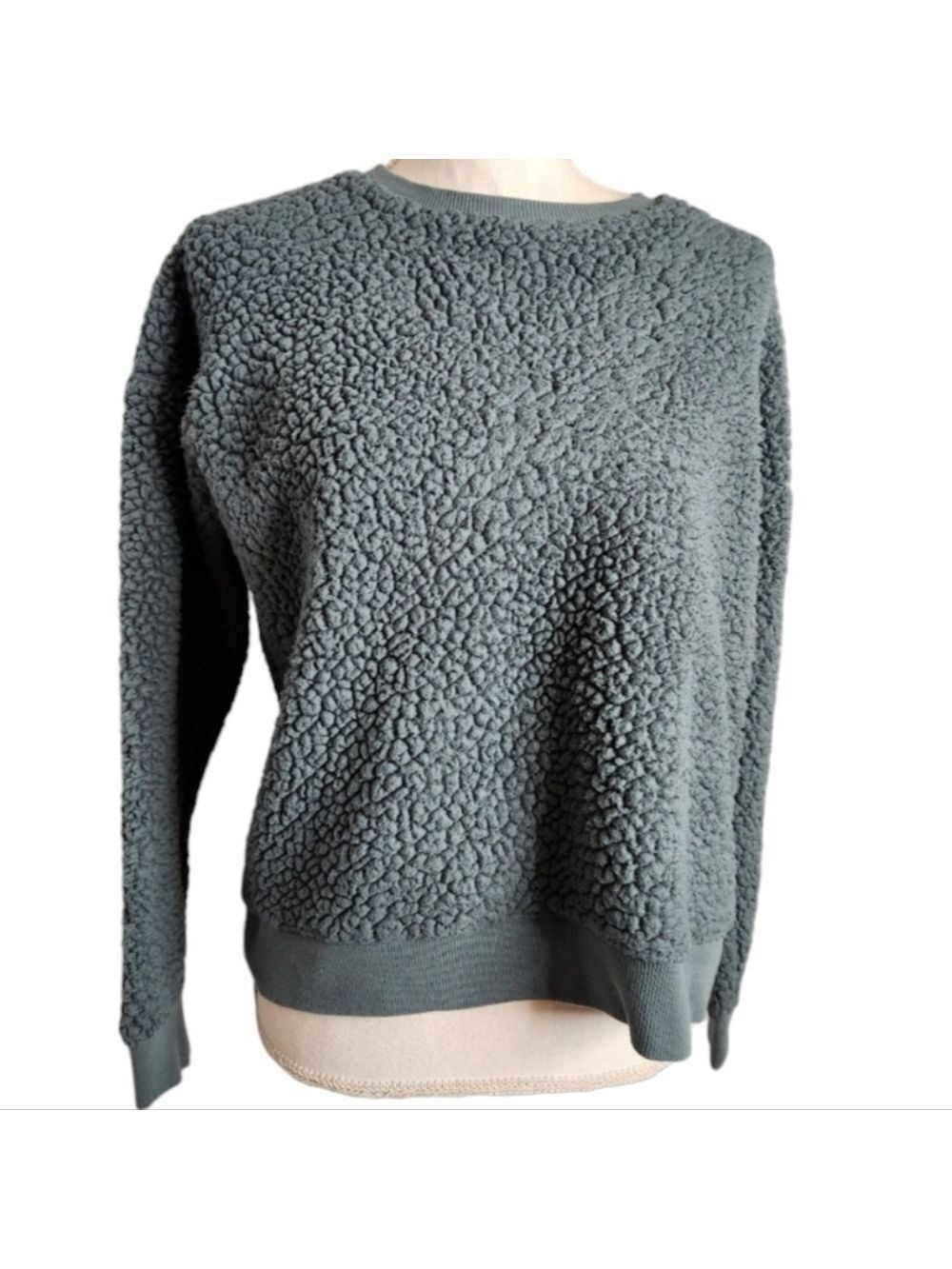 A New Day Womens Blue Gray Fuzzy Sweatshirt Teddy Bear Knit M Crew Neck Sherpa